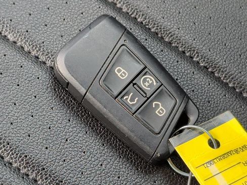 Used 2024 Volkswagen Tiguan SE AWD/4WD image 39
