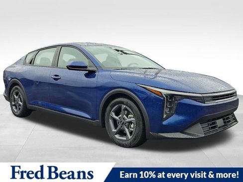 New 2025 Kia K4 LXS image 1