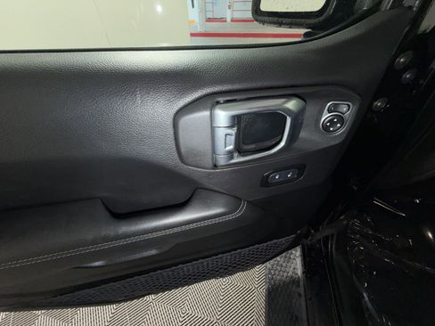 Used 2020 Jeep Wrangler Unlimited Sahara image 15