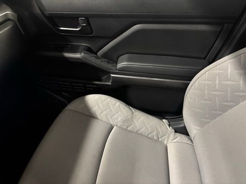 Certified 2025 Toyota Tacoma SR5 AWD/4WD image 15
