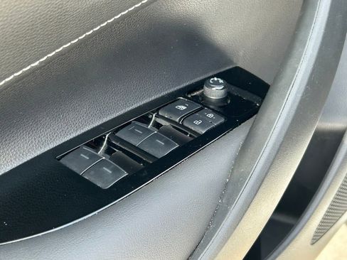 Certified 2022 Toyota Corolla SE image 21