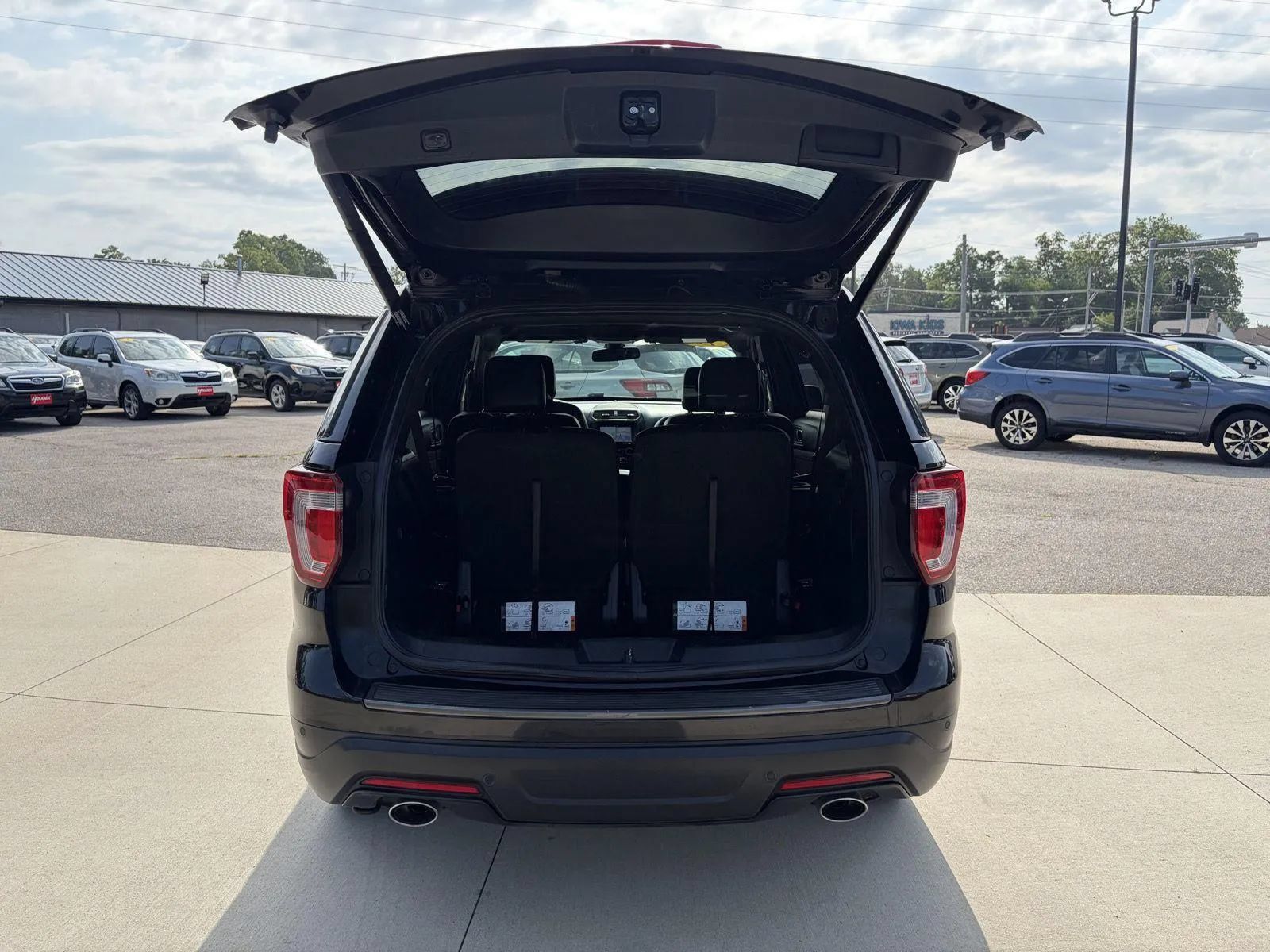 Used 2019 Ford Explorer XLT w/ Equipment Group 202A FWD image 24
