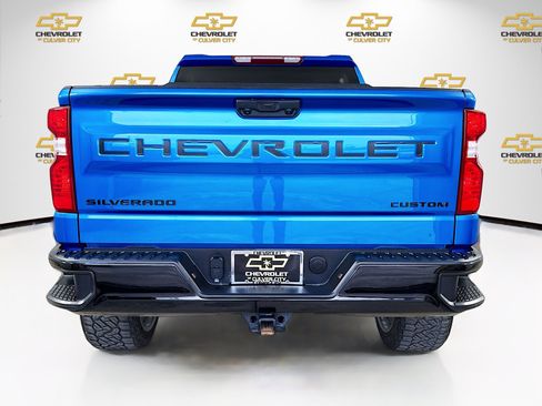 Used 2024 Chevrolet Silverado 1500 Custom Trail Boss w/ LPO, Dark Essentials Package AWD/4WD image 6