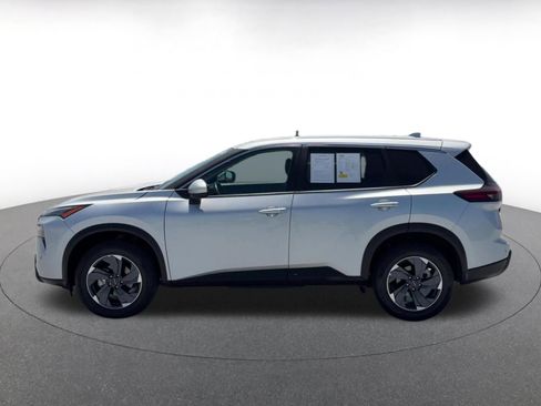 Used 2025 Nissan Rogue SV FWD image 9