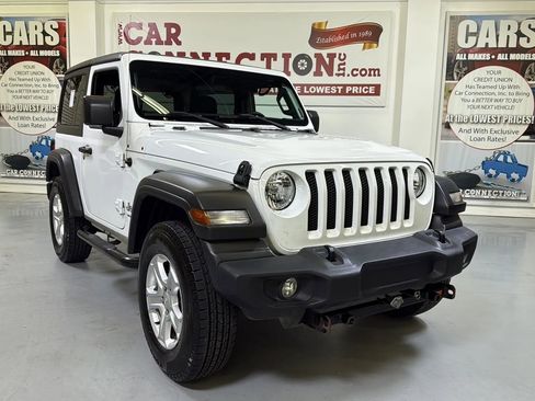 Used 2019 Jeep Wrangler Sport AWD/4WD image 2