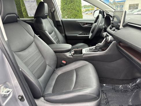 Used 2022 Toyota RAV4 Limited image 17