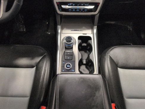 Used 2024 Ford Explorer XLT w/ Equipment Group 202A AWD/4WD image 17