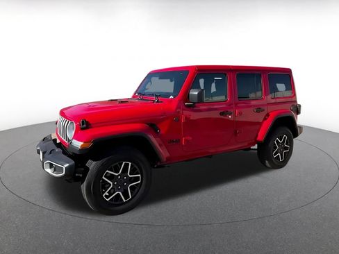 Used 2025 Jeep Wrangler Unlimited Sahara AWD/4WD image 3