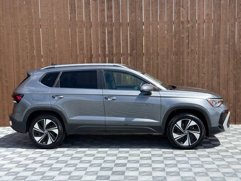 Used 2025 Volkswagen Taos SE AWD/4WD image 13