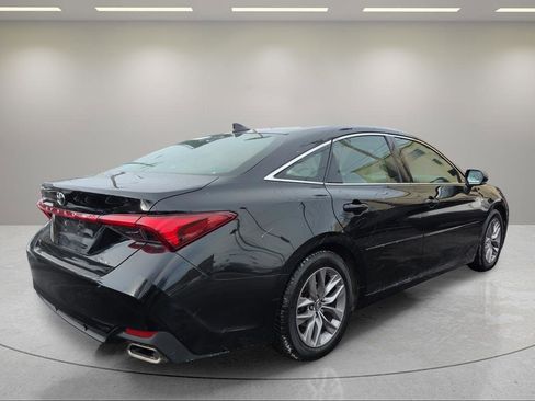 Used 2019 Toyota Avalon XLE w/ Moonroof Package image 5