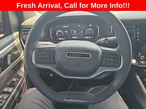 Used 2023 Jeep Wagoneer Series II AWD/4WD image 4