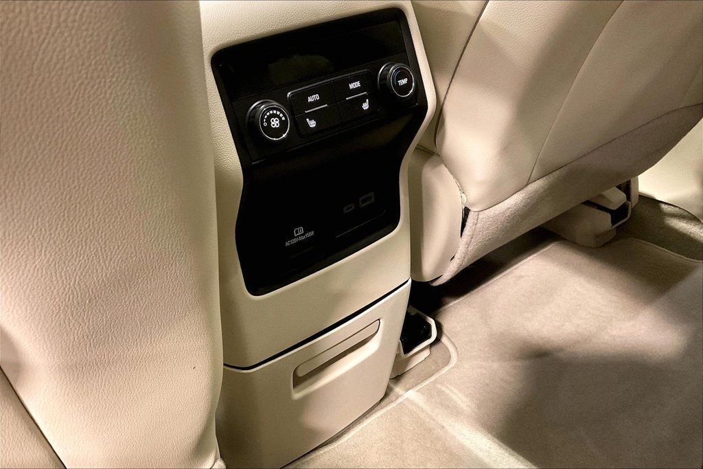 Used 2023 GMC Acadia Denali AWD/4WD image 11