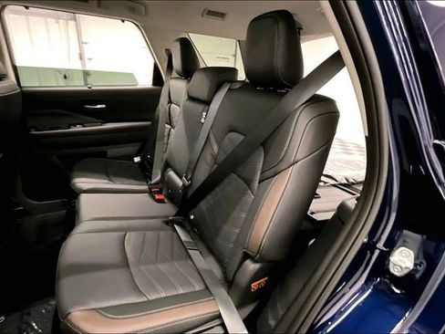 New 2025 Nissan Pathfinder Platinum w/ Lighting Package (N93) image 11