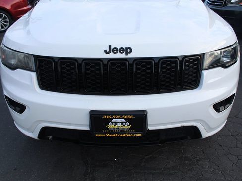 Used 2018 Jeep Grand Cherokee Altitude AWD/4WD image 9