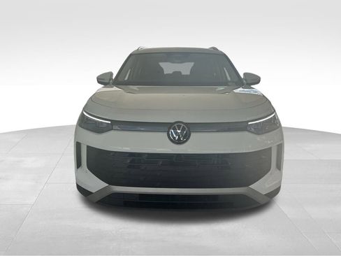 Used 2025 Volkswagen Tiguan S image 8