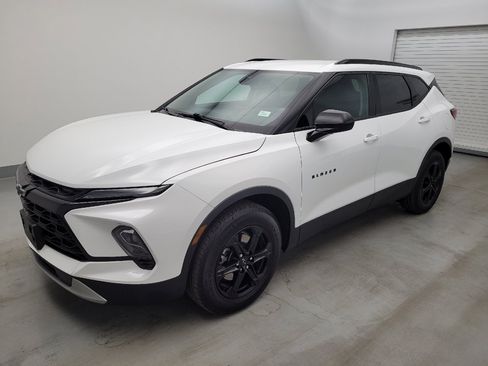 Used 2024 Chevrolet Blazer LT w/ Convenience Package AWD/4WD image 2