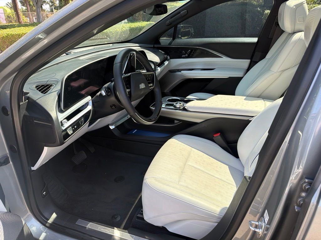 Certified 2024 Cadillac Lyriq Luxury RWD image 7