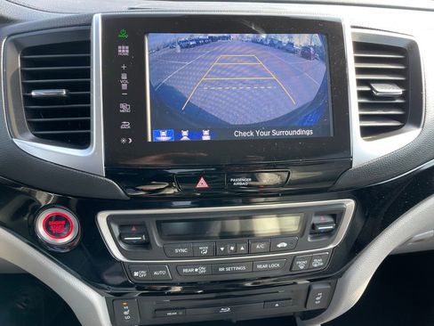 Used 2016 Honda Pilot Touring image 17