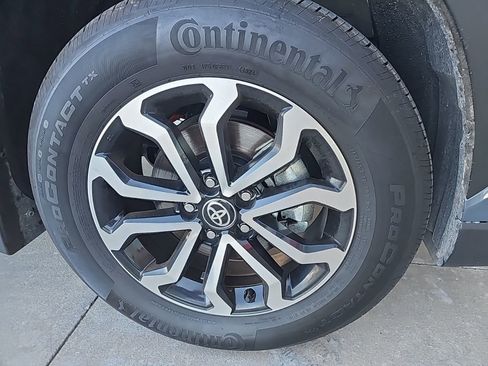 Used 2025 Toyota Corolla Cross AWD Hybrid image 4