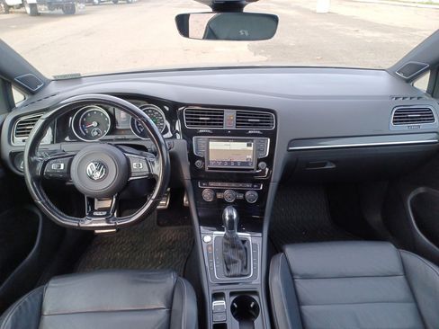 Used 2017 Volkswagen Golf R 4-Door image 8