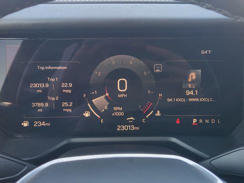 Used 2025 GMC Acadia Elevation image 16