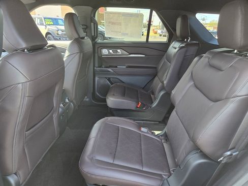New 2026 Ford Explorer Platinum image 11