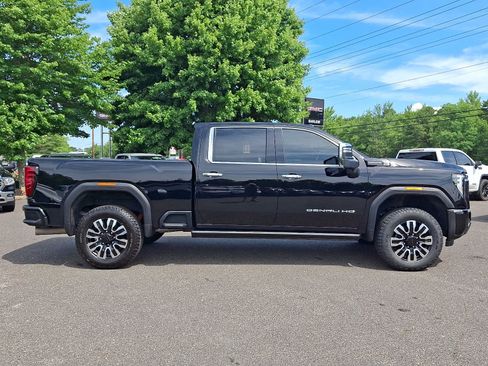 Used 2024 GMC Sierra 2500 Denali Ultimate AWD/4WD image 7