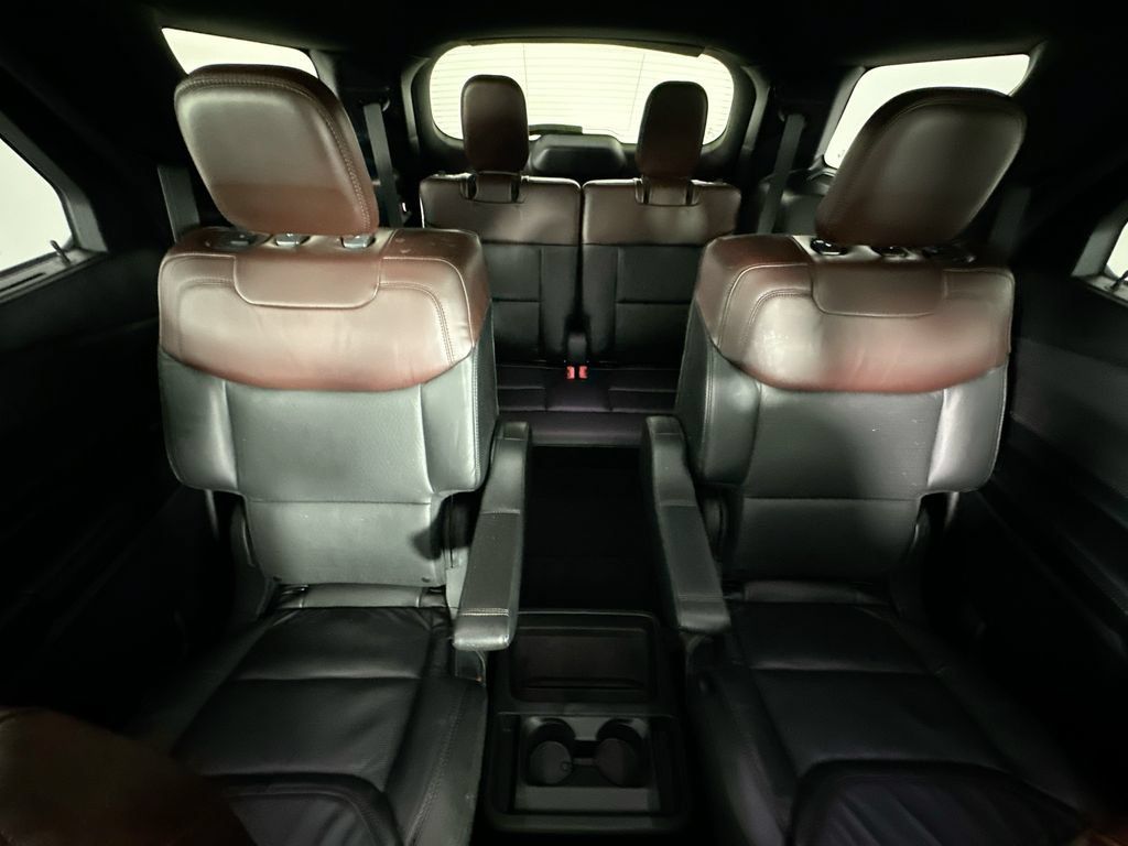 Used 2020 Ford Explorer Platinum w/ Premium Technology Package AWD/4WD image 13