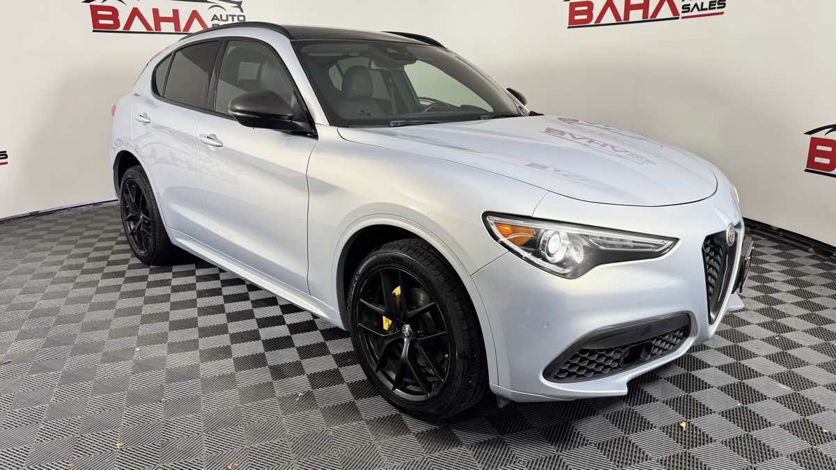 Used 2020 Alfa Romeo Stelvio Ti Sport w/ Quick Order Package 22S Sport AWD/4WD image 9