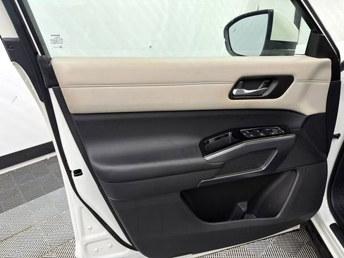 Used 2023 Nissan Pathfinder SL w/ SL Premium Package image 11