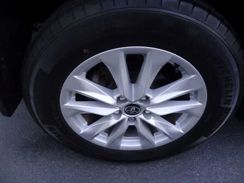 Used 2022 Toyota Corolla Cross LE AWD/4WD image 12