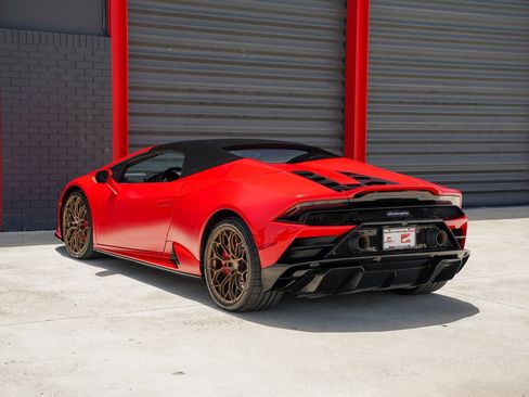 Used 2022 Lamborghini Huracan EVO RWD image 12