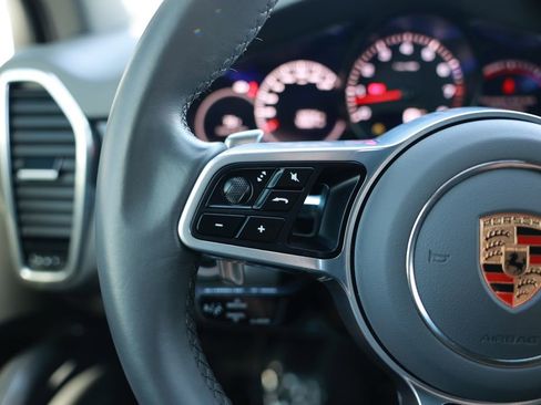 Used 2023 Porsche Cayenne Platinum Edition image 22