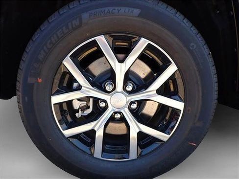 New 2025 Jeep Grand Cherokee L Limited image 7