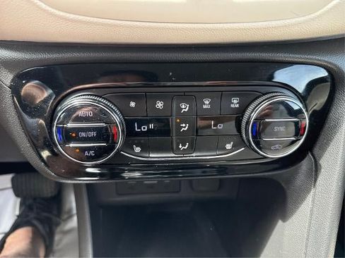 Used 2022 Buick Encore GX Select AWD/4WD image 15
