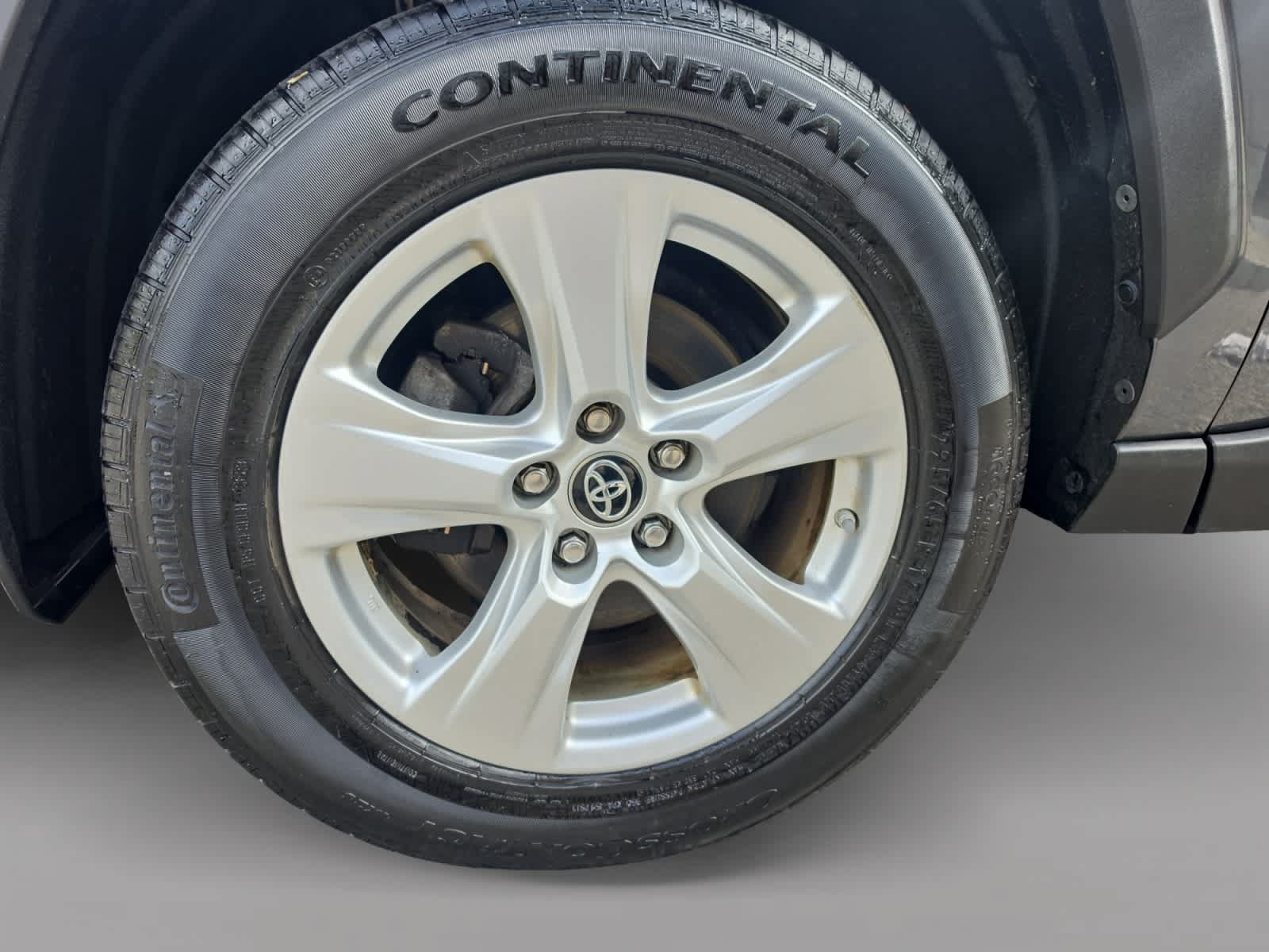 Used 2021 Toyota RAV4 LE AWD/4WD image 19