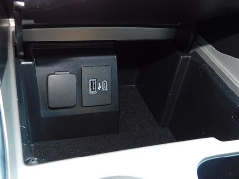 Used 2023 Ford Explorer XLT w/ Equipment Group 202A AWD/4WD image 49