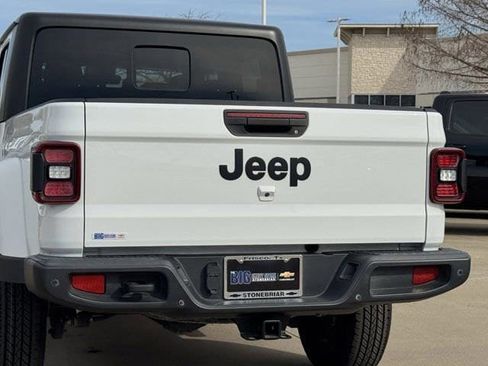 Used 2022 Jeep Gladiator Sport image 8