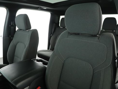 Used 2022 RAM 1500 Big Horn AWD/4WD image 4