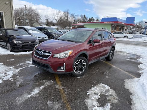 Used 2017 Subaru Crosstrek 2.0i Premium w/ Moonroof Package image 2
