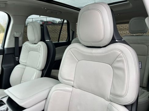 Used 2025 Lincoln Aviator Reserve w/ Equipment Group 201A AWD/4WD image 13