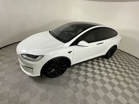 Used 2022 Tesla Model X Base image 9