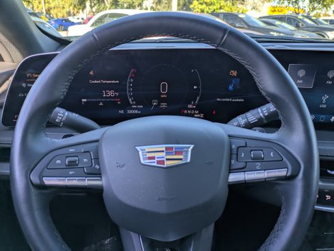 Used 2025 Cadillac XT4 Premium Luxury image 26