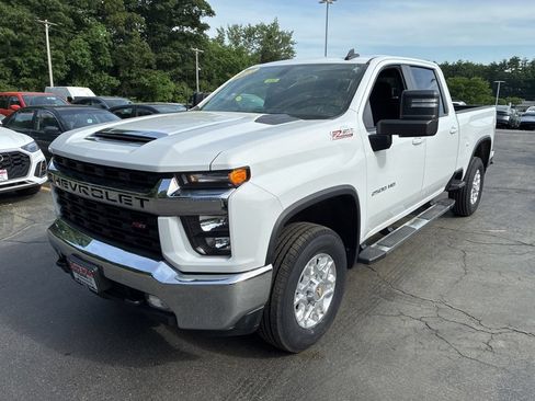 Used 2023 Chevrolet Silverado 2500 LT w/ Convenience Package AWD/4WD image 3