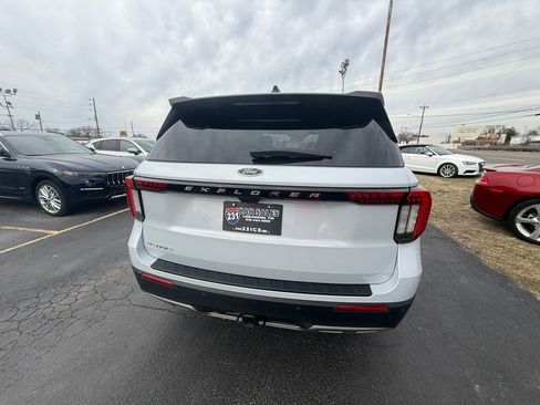 Used 2025 Ford Explorer Active w/ Active Comfort Package image 4
