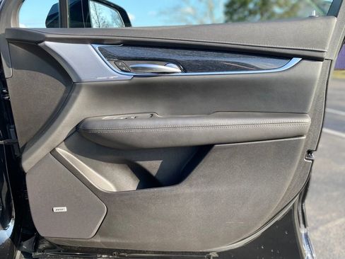 Used 2025 Cadillac XT5 Premium Luxury FWD image 9