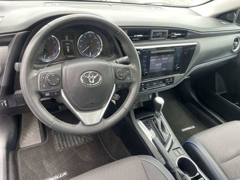 Used 2018 Toyota Corolla SE w/ Carpet Mat Package (TMS) FWD image 10
