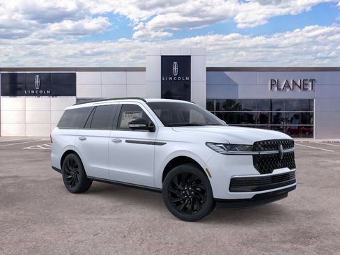 New 2026 Lincoln Navigator Reserve w/ Jet Appearance Package AWD/4WD image 7