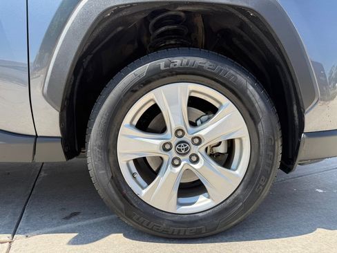 Used 2020 Toyota RAV4 LE w/ Carpet Mat Package AWD/4WD image 29