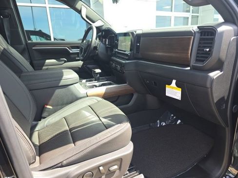 New 2026 Chevrolet Silverado 1500 High Country w/ Midnight Edition AWD/4WD image 4